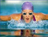 Care sunt beneficiile înotului într-o piscină pentru corpul uman?