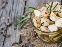 How to pickle garlic at home using cloves and heads