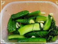 How to quickly and deliciously pickle cucumbers: “traditional recipes” in a jar, in a saucepan and in a bag